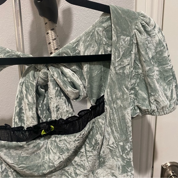 Kimchi Blue Urban Outfitters NWOT Jill Velvet Mini Dress - Picture 10 of 10